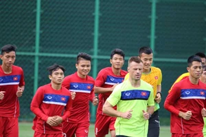 Lấy bóng đá trẻ Việt Nam ‘dạy’ Singapore