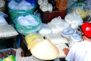 Một cọng bún, ba cơ quan cùng quản