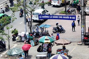 Ai sẽ phải nộp phí vỉa hè