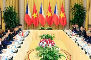 Việt Nam-Czech nhất trí đẩy mạnh hợp tác về quốc phòng