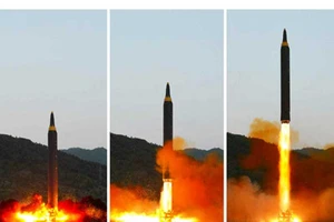 Thử tên lửa: Triều Tiên tập bắn tàu sân bay Mỹ?