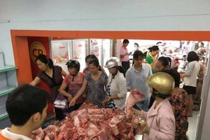 Dân nghèo được ăn thịt giá bèo!