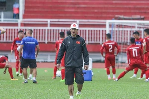 HLV Hữu Thắng tính không bằng… trời tính