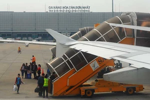 Mở rộng Tân Sơn Nhất: Làm đường băng mới là tối ưu