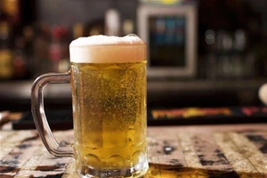 Bé gái bị xâm hại sau khi uống bia, rượu