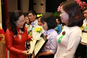 Tôn vinh những người lao động giỏi, sáng tạo