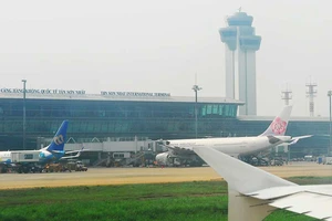 ‘Nên mở rộng Tân Sơn Nhất về hướng Nam’