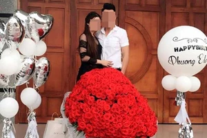 Anh chàng làm vợ ‘đứng tim’ với 999 đóa hồng