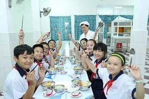 Bữa ăn học đường: 120 thực đơn dễ ứng dụng, hiệu quả