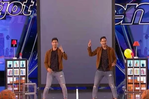 Cặp song sinh biểu diễn ảo thuật khuấy đảo sân khấu 