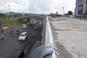 7 ngày nữa thông 2 cầu vượt vào sân bay Tân Sơn Nhất