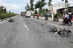 5 người thương vong vì hai xe máy va chạm