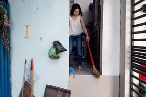 Hai tháng chưa cưỡng chế xong tường gạch lấn hẻm