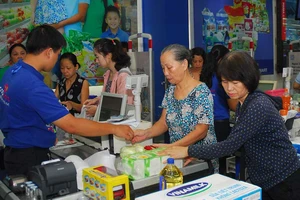 TP.HCM: Dẹp vỉa hè không phải để thu phí 