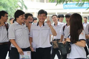 Điểm thi THPT quốc gia: 10 nhiều, dưới 5 cũng không ít