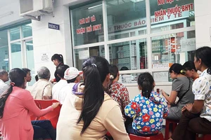 Giá hàng trăm loại thuốc trúng thầu cao bất thường