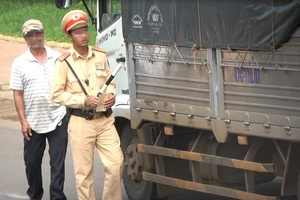 CSGT kiểm tra chớp nhoáng trên Quốc lộ 14