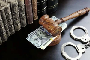 Đóng tiền để tại ngoại: Lo ngại bất công