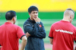 7 trận quyết định của HLV Hữu Thắng