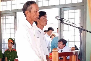 Buộc 2 nông dân tội nhận hối lộ là khiên cưỡng