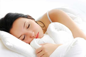 Ngủ máy lạnh cả đêm, điều gì xảy ra?