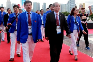 Bí hiểm việc 5 ông phó đoàn xin… ở nhà