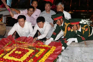Phó Thủ tướng Vương Đình Huệ tri ân các liệt sĩ