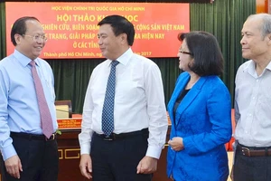 Xu hướng xét lại lịch sử biểu hiện ngày càng đậm 