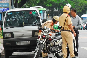 Hiệp hội NH đề nghị không phạt ô tô thiếu giấy tờ gốc