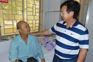 Bác sĩ Việt kiều mổ hàng ngàn ca di tật miễn phí 