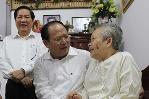 Lãnh đạo TP.HCM thăm hỏi gia đình thương binh, liệt sĩ