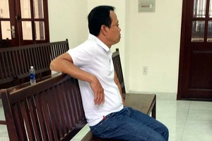 Nạn nhân thương tật nặng do bị đánh hay bệnh nhiều năm?