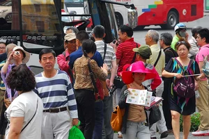 Phía sau sự bùng nổ du lịch 0 đồng