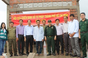 Sở Tư pháp TP.HCM trao 2 căn nhà tình nghĩa tại Cà Mau