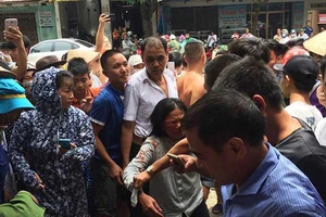 Đánh người, đốt xe: Mù quáng trong rừng thông tin