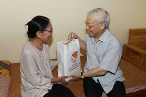 Tổng Bí thư Nguyễn Phú Trọng thăm người có công Hà Nội