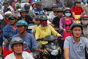 Không thể cấm ngay xe máy, xe cá nhân