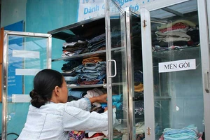 Tủ quần áo miễn phí cho người nghèo trong bệnh viện