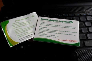 Trẻ hôn mê, hoảng loạn vì miếng dán say tàu xe