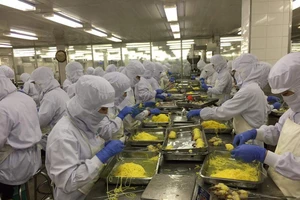 Hàng Việt xuất thô, Trung Quốc hưởng lợi