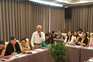 Bạo hành gia đình: Vợ chồng gây lộn báo công an làm chi