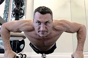 ‘Tiến sĩ búa thép’ Vladimir Klitschko giã từ sự nghiệp 