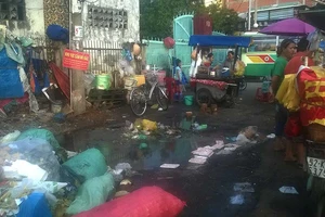 Ăn và sống chung với rác bẩn