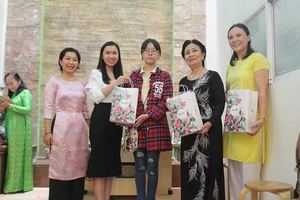 Áo dài chuyền tay cho nữ sinh THPT