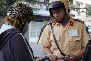 Không chấp hành hiệu lệnh của CSGT, mức phạt thế nào?