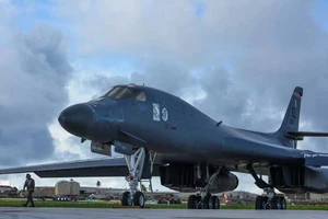 Dọa đánh Triều Tiên, ông Trump thêm dầu vào lửa