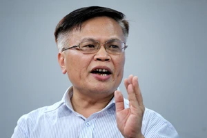 Có thể bãi nhiệm Bộ trưởng không dẹp giấy phép con?