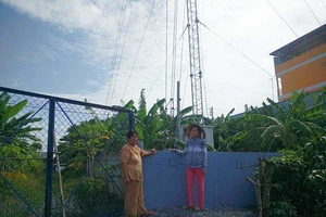 Dân lo lắng cột phát sóng trong khu dân cư