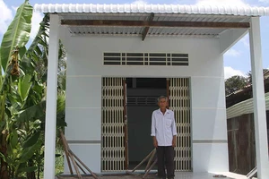 Hàng chục hộ dân lâm nợ vì nhà tình thương