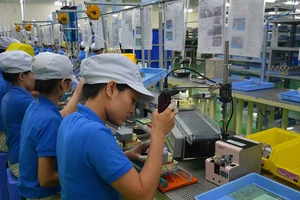 Tăng thuế ồ ạt, dân lãnh đủ